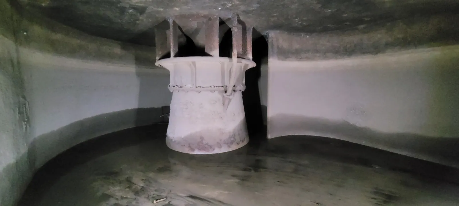 Dans la chambre d'eau