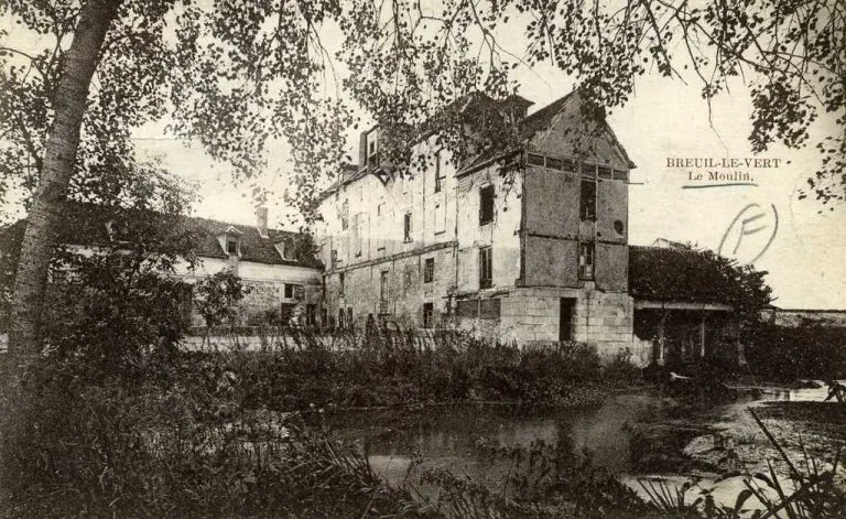 Le moulin n'est plus exploité, probablement dans les années 20 ou 30